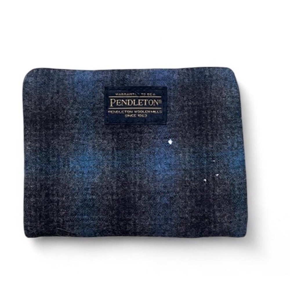 NWT Pendleton Gray Blue Wool Zip Up Wallet Card Holder